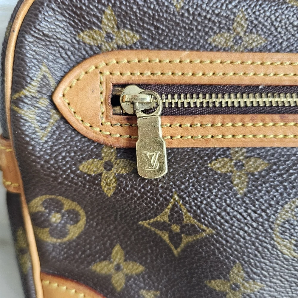 🔥 LV Marly Dragonne Wristlet 🔥 - Picture 9 of 15